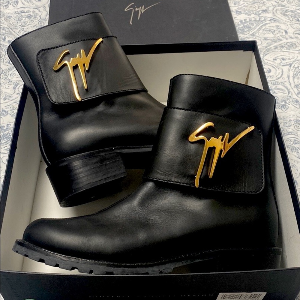 Giuseppe Zanotti large Gold Logo leather boots